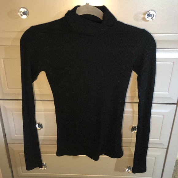 Brandy Ribbed Turtle Neck - Picture 3 of 6